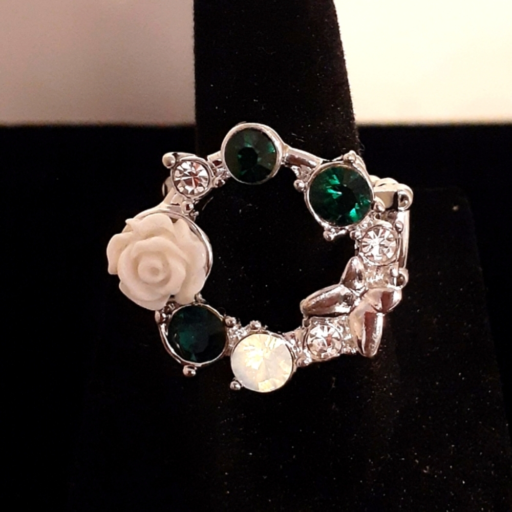 Silvertone ring
